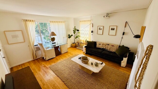 Photo - 941 Robinson St Unit 941 half