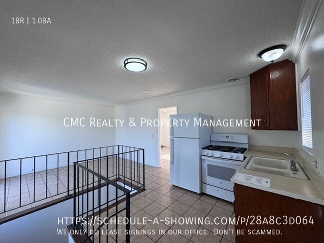 Building Photo - 3111 E Sawyer St Rental