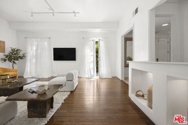 Photo - 245 N Wetherly Dr