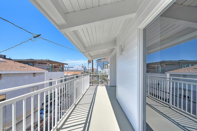Building Photo - 310 Bayview Dr Rental
