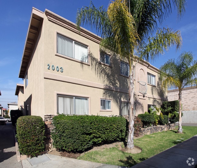 Primary Photo - Courtyard Apartments