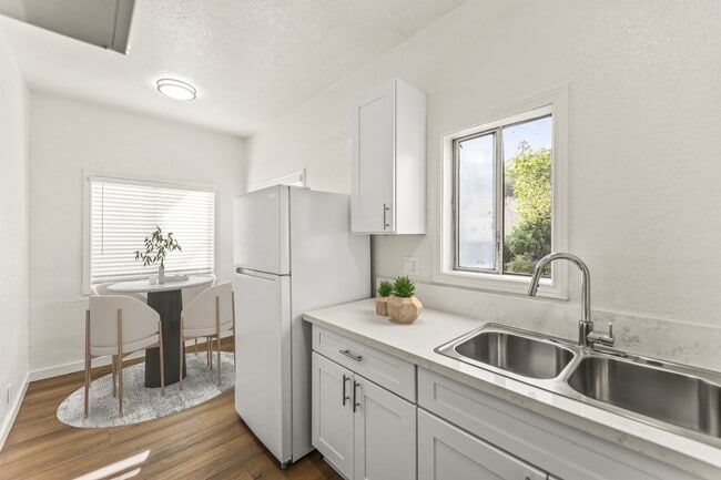 Photo - 5391 Huntington Dr Unit 210