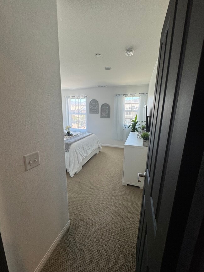 Fully furnished Bedroom for rent - 2727 Goldenrain St House