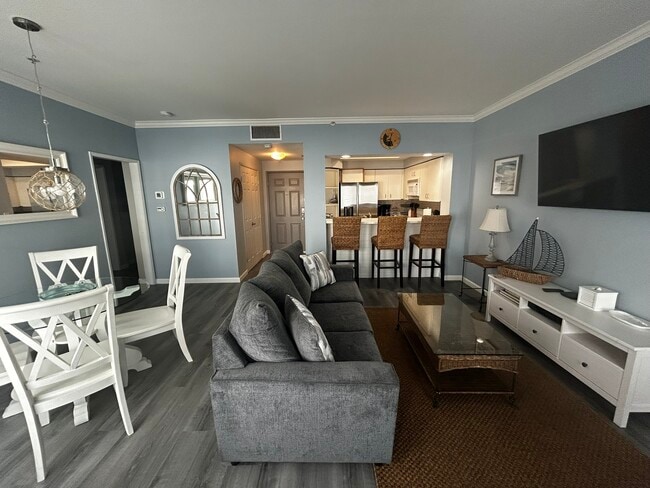 Living Room/Dining Area - 655 Columbia St Unit Columbia Street