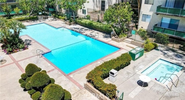 Photo - 5460 White Oak Ave