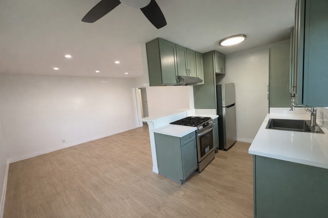 Photo - 1427 Centinela Ave Unit 4