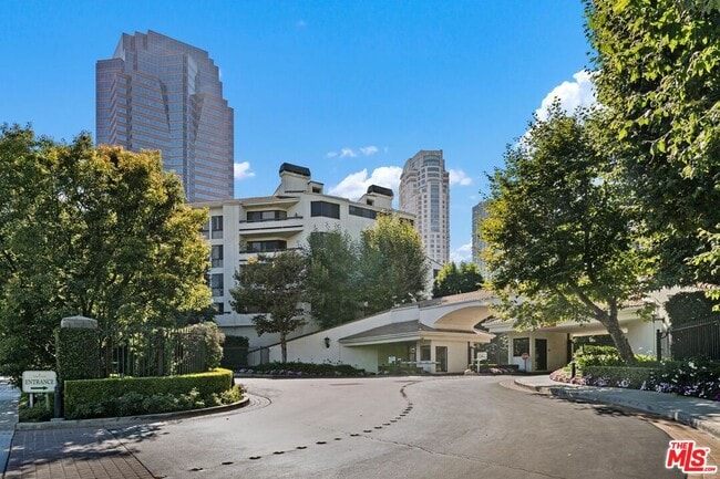 Building Photo - 2132 Century Park Ln Unit 103