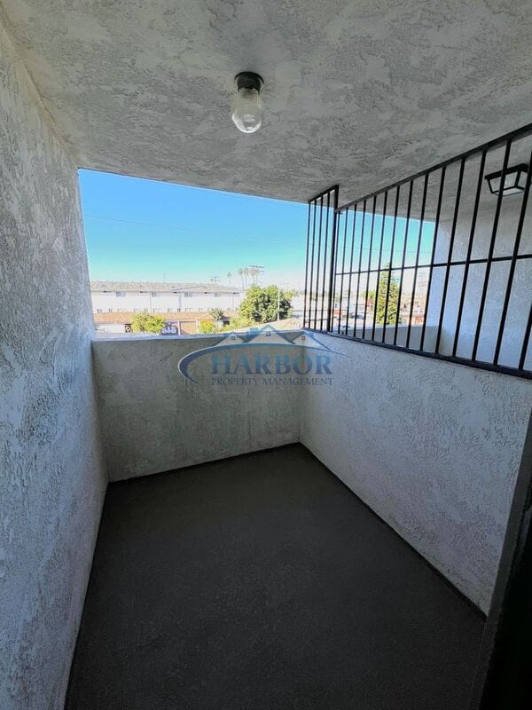 Photo - 4567 W 159th St Unit 5