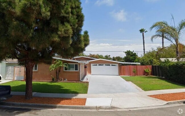Building Photo - Central costa Mesa 5 bdrm home