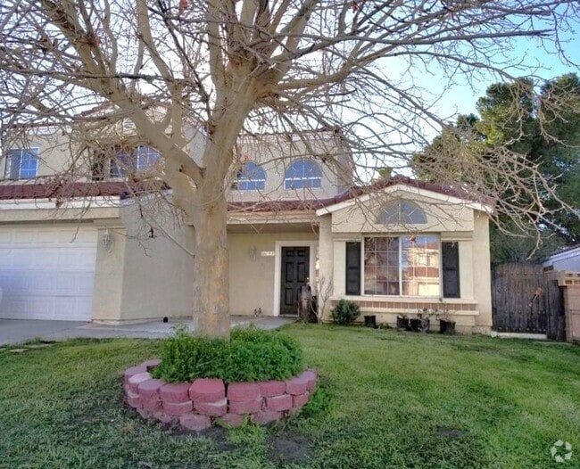 Building Photo - Remodeled 4+3 - $3300 Rental