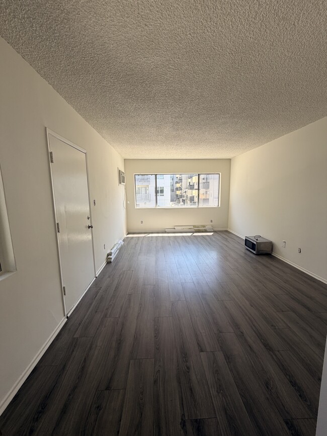 Photo - 5019 Klump Ave Unit Front view