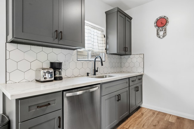 Photo - 21 S Venice Blvd Unit 1