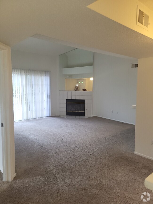 Building Photo - 24143 Del Monte Dr Unit 278 Rental