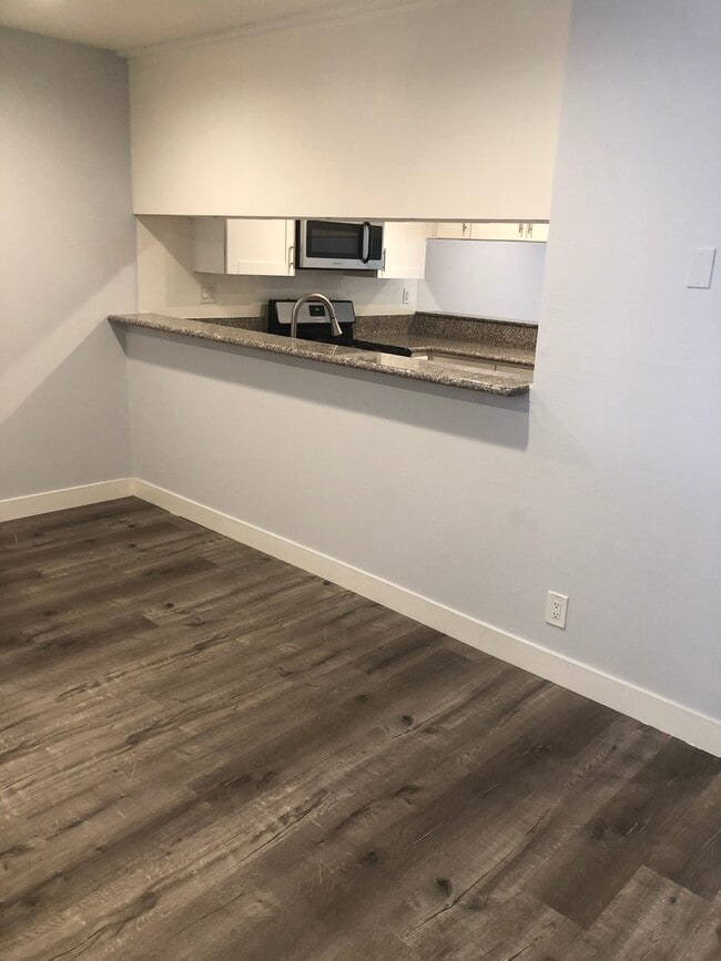 Photo - La Mirada Plaza Apartments