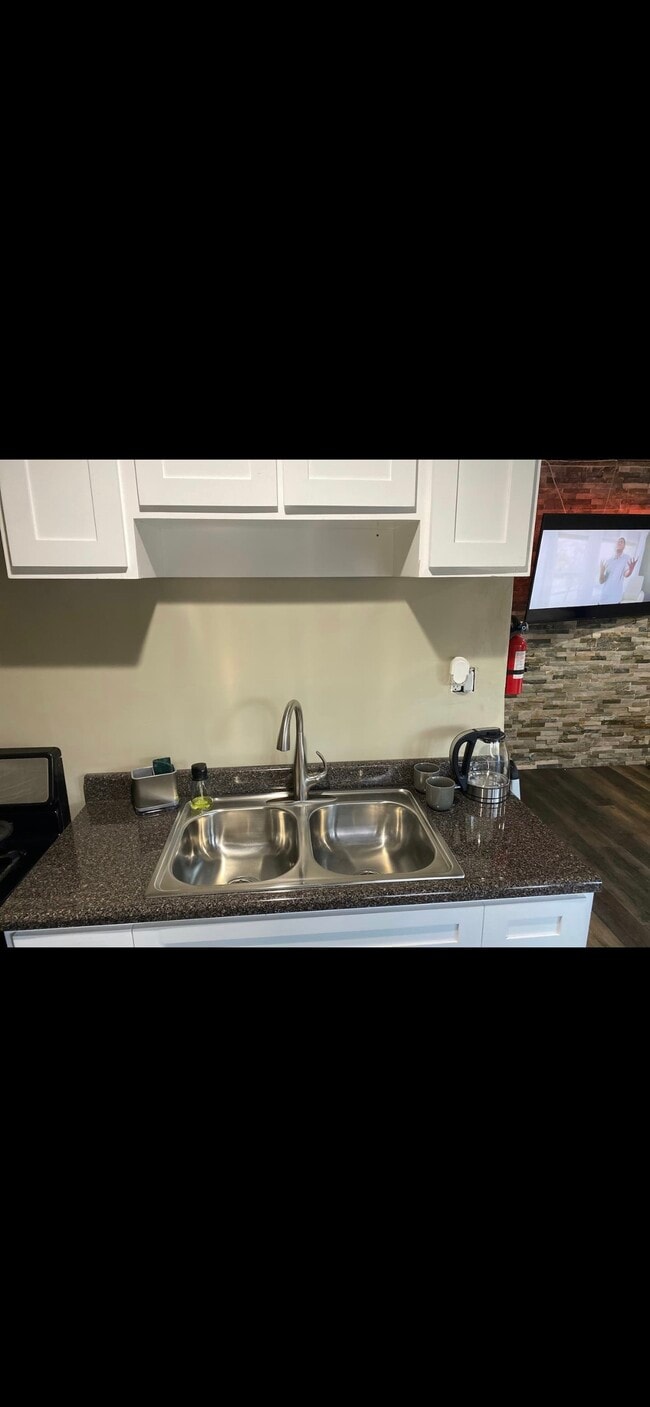 Photo - 2712 E Dominguez St