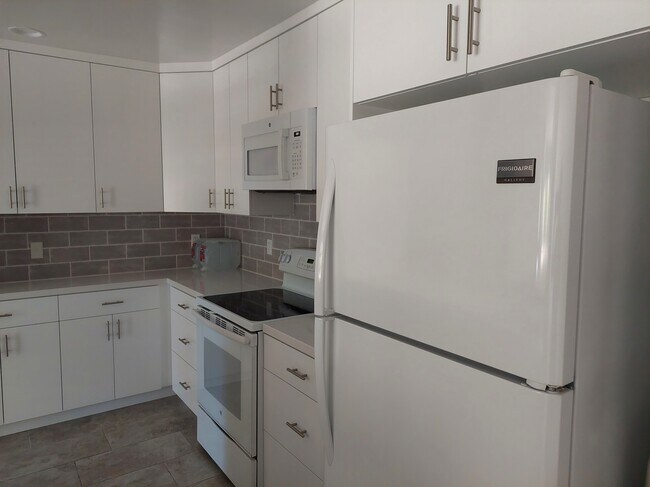 Kitchen just redone - 5600 Kensington Way Unit 102