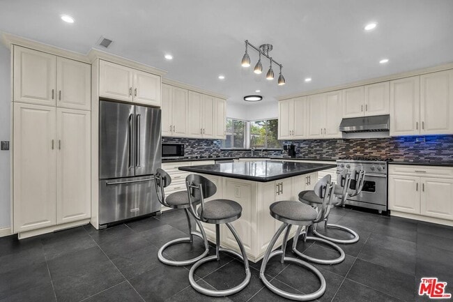 Photo - 8732 Villanova Ave