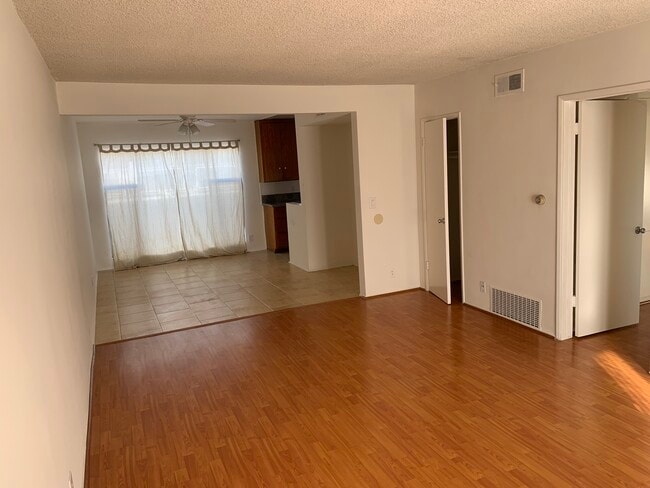 Building Photo - 1221 S Sherbourne Dr Unit 3