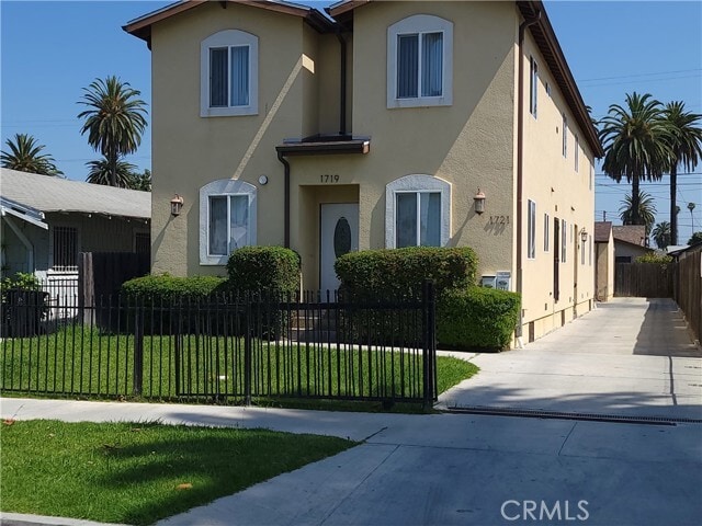 Building Photo - 1719 W 39th Pl