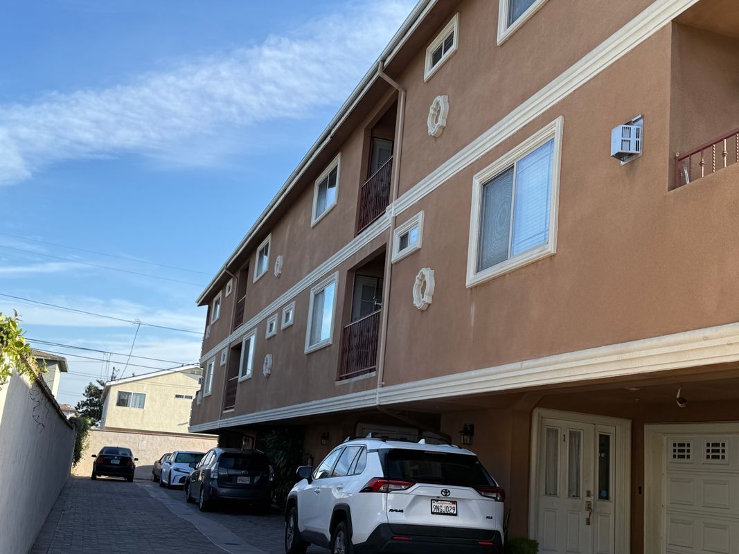 Photo - 1559 W 207th St