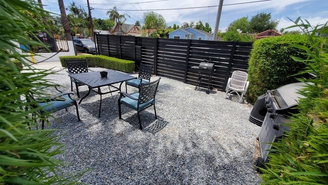 Common Patio - 2920 Marsh St Unit # 1