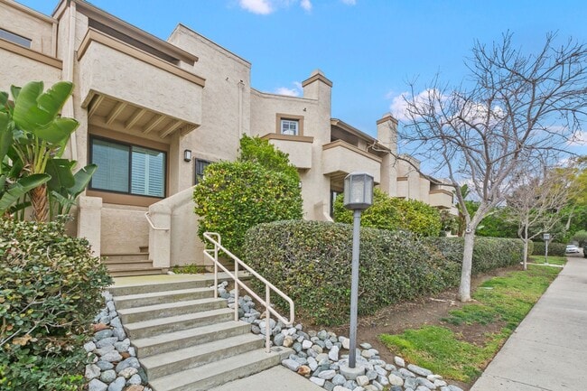 Building Photo - Woodlands South - La Jolla Townhome