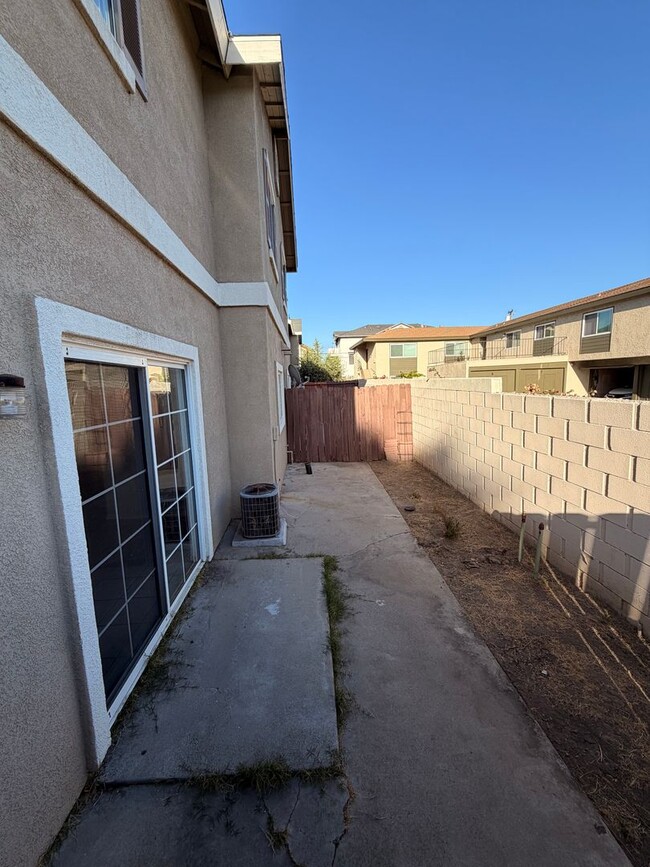 Photo - Spacious 3 bedroom w/ attached 2 Car Garage For Rent!