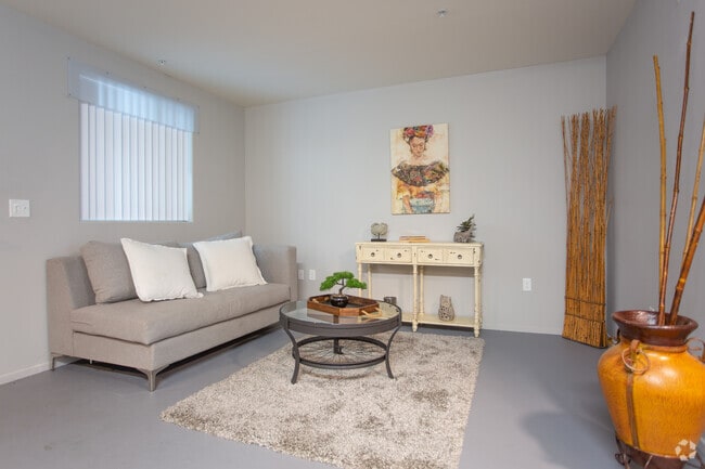 1BR, 1BA-700 SF - Manali Residence