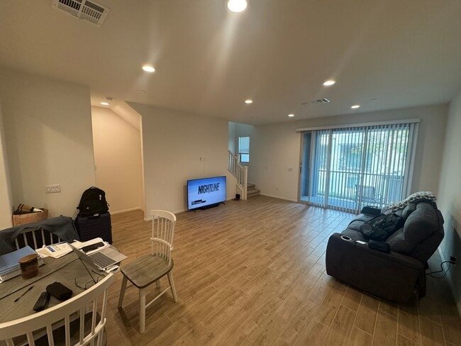 Photo - Beautiful 3-Bedroom Home in Vista – Modern...