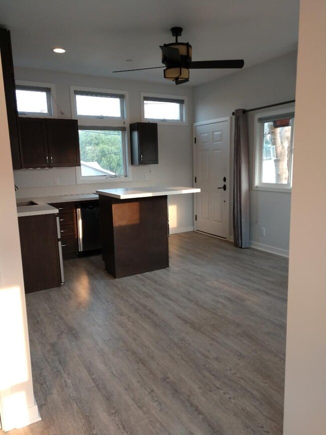 Kitchen - 3534 Wesley St Unit A