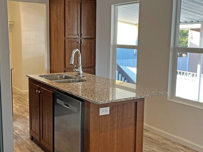 Photo - 21100 State St