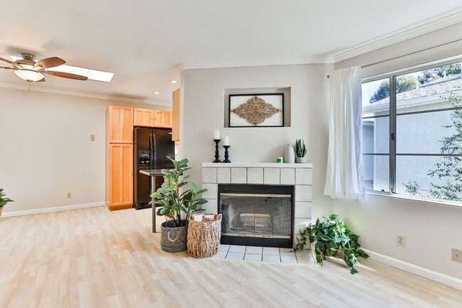 Building Photo - Talmadge : spacious 2 bed, 2 ba top floor ...