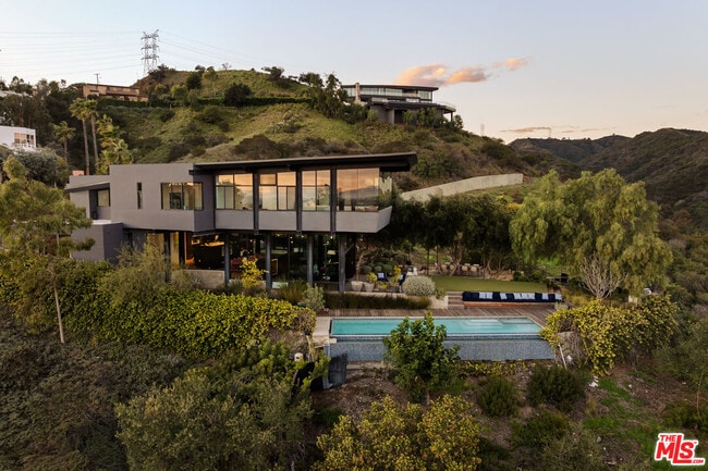 Photo - 1406 1/2 N Kenter Ave