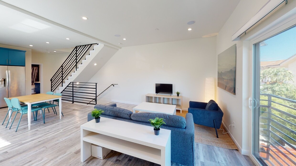 3D Tour - Private bedroom in 5 bed/5 bath Home Unit D