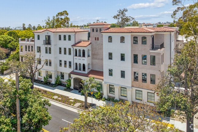 Building Photo - El Jardin