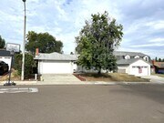 Photo - **Updated 4 bed / 2 bath House in Quiet Ne...