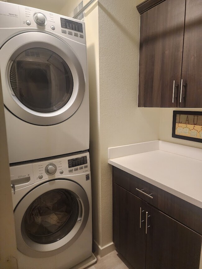 In-Unit Laundry Room - 2006 Foxtrot Loop Unit Room for Rent
