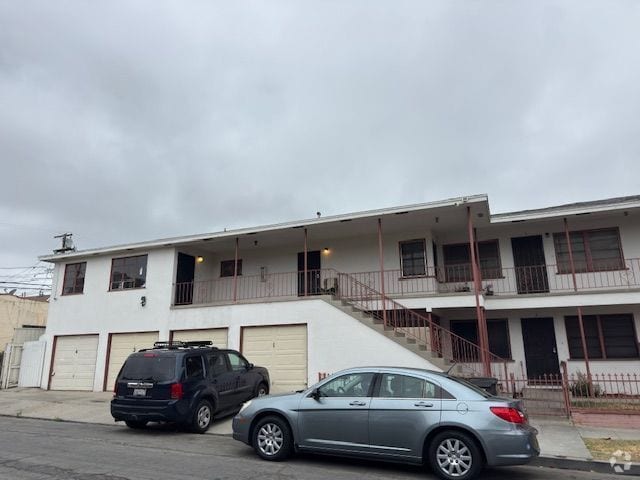 Building Photo - 1901 Cedar Ave Rental