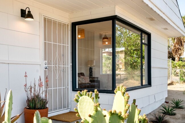 Building Photo - COMING SOON: 3-Bed, 2-Bath Desert-Modern B... Rental