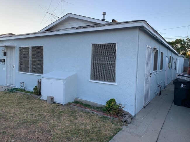 Building Photo - 3107 E 65th St Unit Apt A