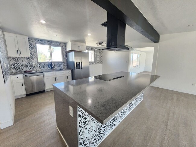 Building Photo - ****MOVE IN SPECIAL! $200 OFF 1ST MONTHS RENT****