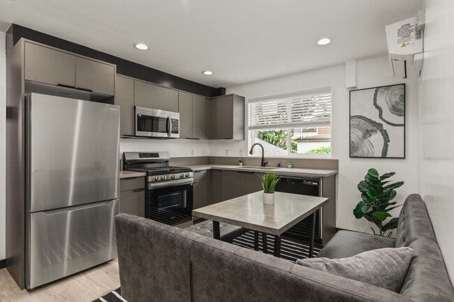 Photo - A 5 bedroom, 4 bathroom Fully Furnished Apartment at 1515 1/2 Selby Ave. Unit Entire Apartment