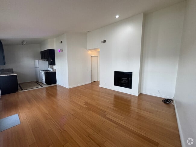 Building Photo - 3722 Sawtelle Blvd Unit 7 Rental