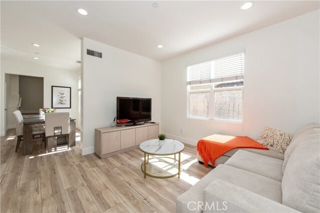 Photo - 94 Chantilly