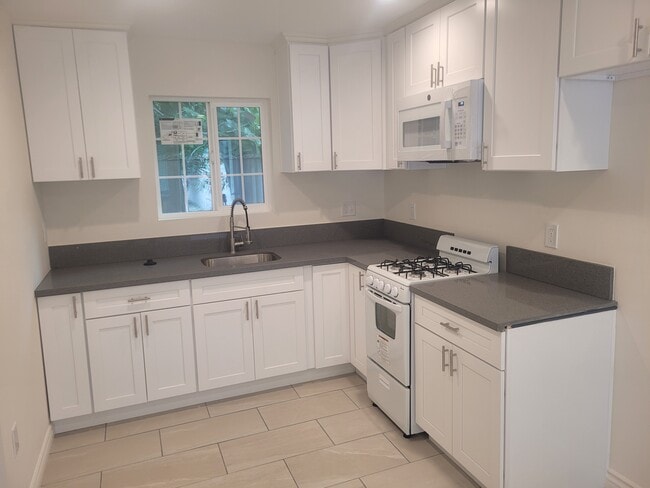 Photo - 10113 Louise Ave