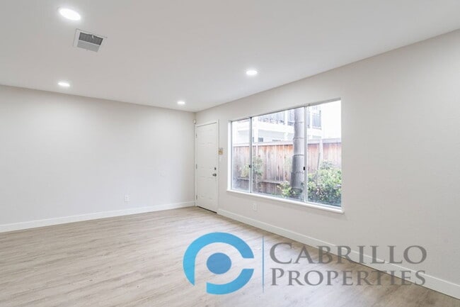 Photo - 4776 Bancroft St Unit 3