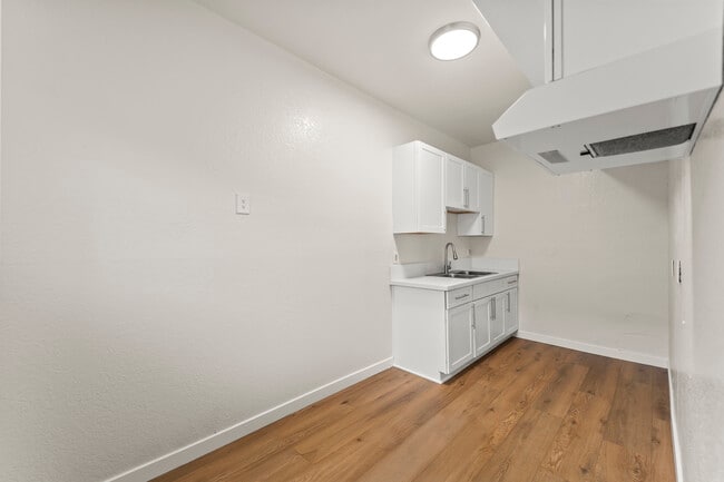 Building Photo - 182 W Vernon Ave Unit 5 Rental