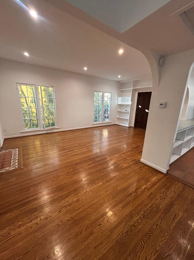 Photo - 1326 N Laurel Ave Unit 4