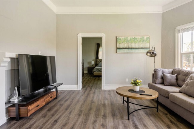 Photo - 731 S Marengo Ave