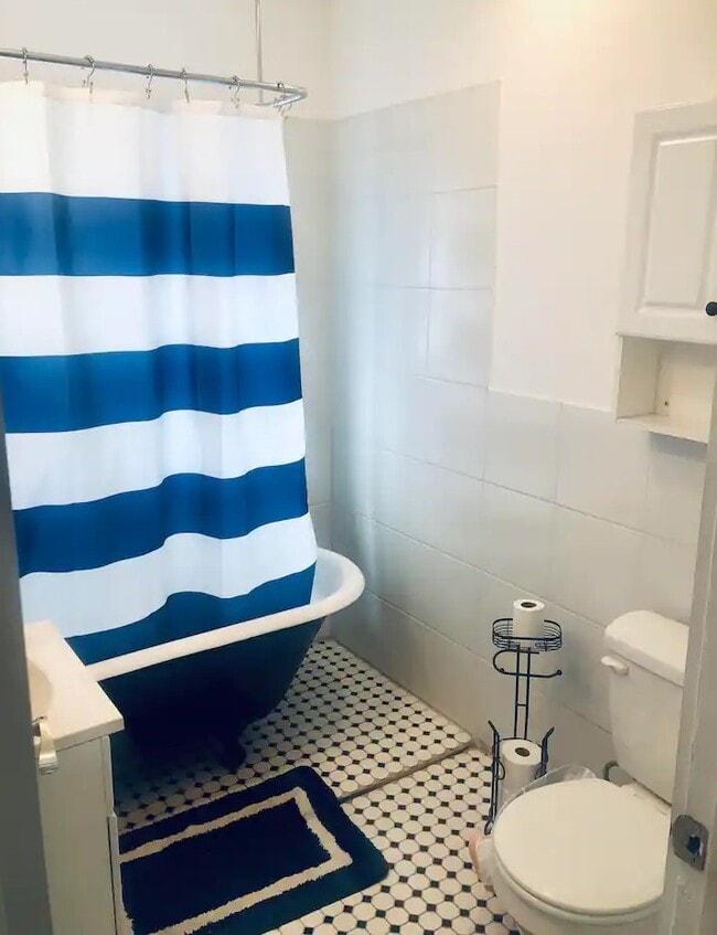 Photo - 1037 W 73rd St